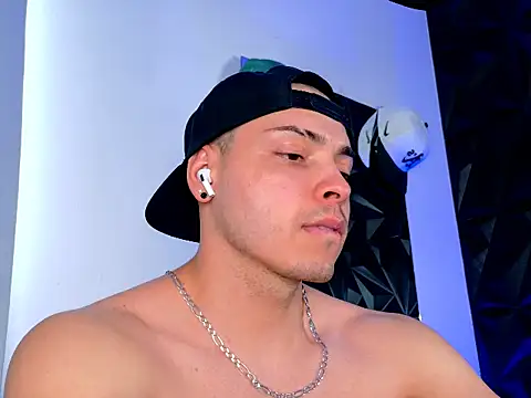 Maxwell Dupont online show from 11-25-25, 07:58