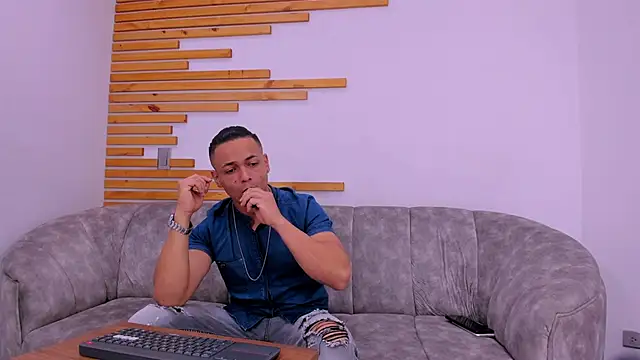 Snapshot of apol0o_ chatting on 11-12-25, 07:07 apol0o online show from 11-12-25, 07:07