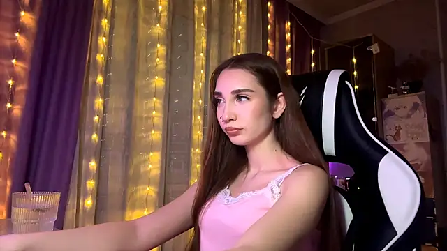 HollyPaw online show from 12-20-25, 08:01