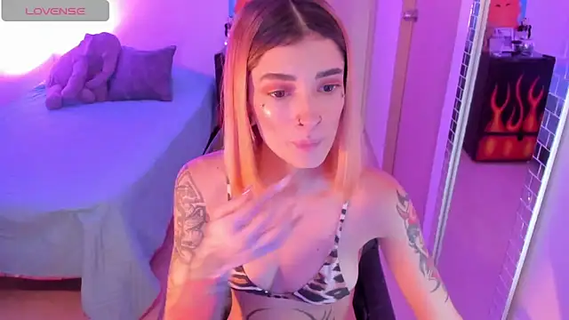 Snapshot of rotwallace chatting on 02-10-26, 09:58 rotwallace online show from 02-10-26, 09:58