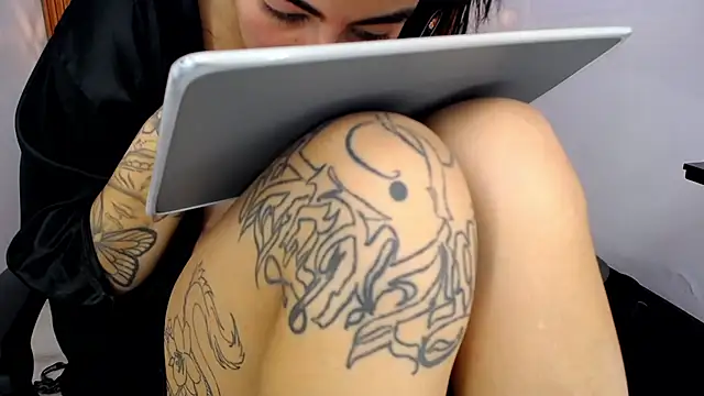 Snapshot of SCARLETT_INK_ chatting on 07-17-26, 02:47 SCARLETT INK online show from 07-17-26, 02:47