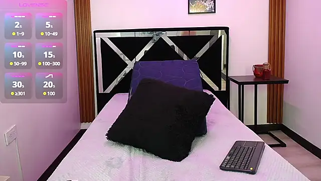 SCARLETT INK  online show from 11-13-25, 05:44