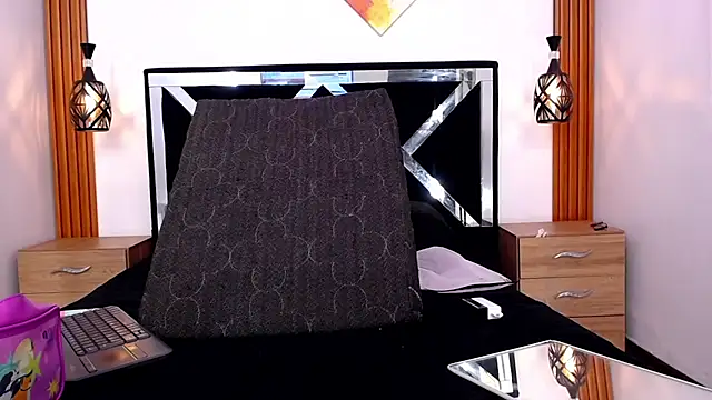 Snapshot of SCARLETT_INK_ chatting on 06-17-26, 12:43 SCARLETT INK online show from 06-17-26, 12:43