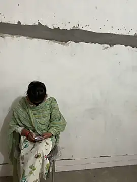 Snapshot of Sunita-collage chatting on 11-10-25, 04:50 Sunita-collage online show from 11-10-25, 04:50