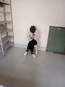 Snapshot of Sunita-collage chatting on 11-20-25, 06:25 Sunita-collage online show from 11-20-25, 06:25