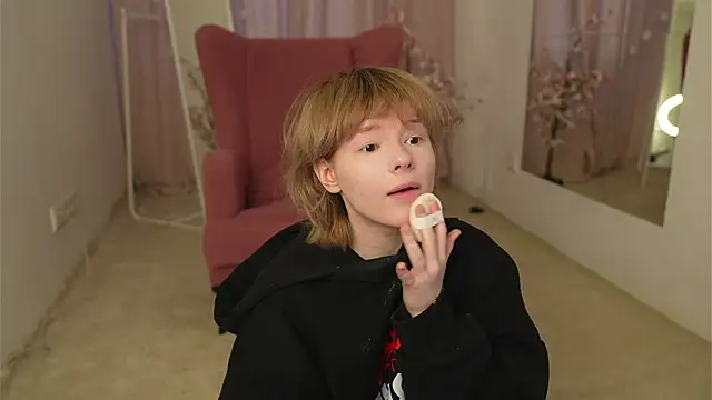 Snapshot of miccka__ chatting on 11-09-25, 10:41 miccka online show from 11-09-25, 10:41