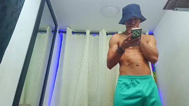 couple hot 00 online show from 05-25-26, 11:03