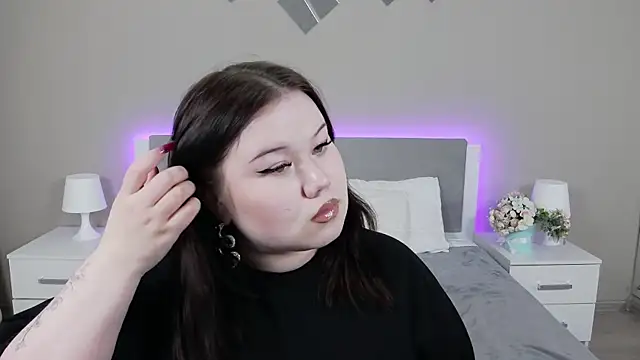 Snapshot of EvaNova_ chatting on 11-10-25, 08:52 EvaNova online show from 11-10-25, 08:52