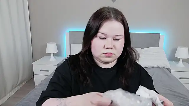 EvaNova  online show from 11-17-25, 04:27