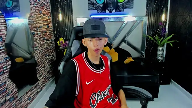 Snapshot of Arthur_Loui chatting on 11-08-25, 08:01 Arthur Loui online show from 11-08-25, 08:01