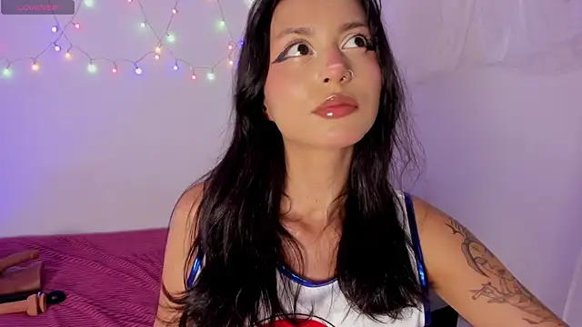 Tamara Aluna  online show from 11-25-25, 10:43