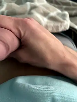 Snapshot of groschibre40100 chatting on 12-17-25, 01:16 groschibre40100 online show from 12-17-25, 01:16