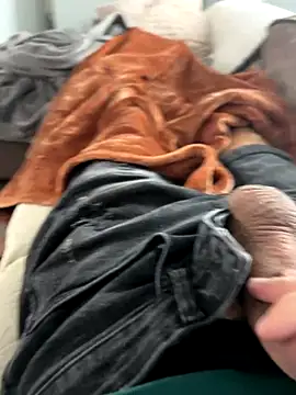 Snapshot of groschibre40100 chatting on 11-17-25, 12:31 groschibre40100 online show from 11-17-25, 12:31