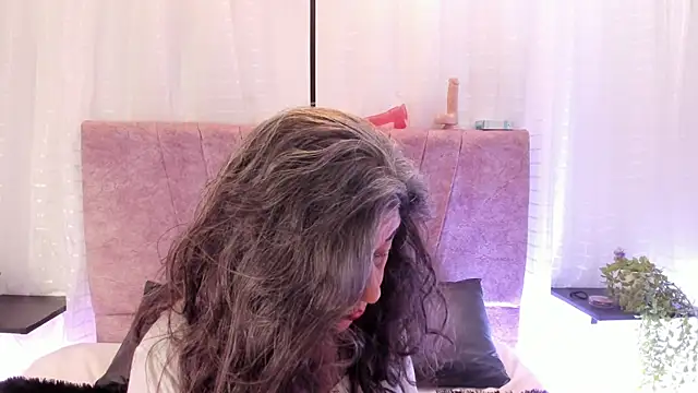 Victoriaa Anderson online show from 04-14-26, 01:49