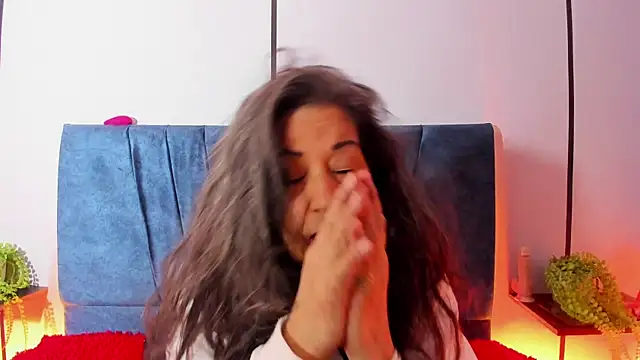 Victoriaa Anderson online show from 06-18-26, 07:52