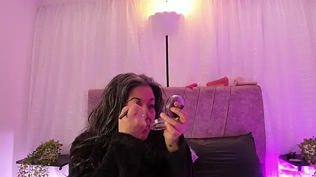 Victoriaa Anderson online show from 04-28-26, 01:48