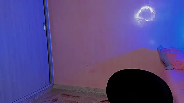 Snapshot of EmaQ0 chatting on 11-13-25, 07:51 EmaQ0 online show from 11-13-25, 07:51