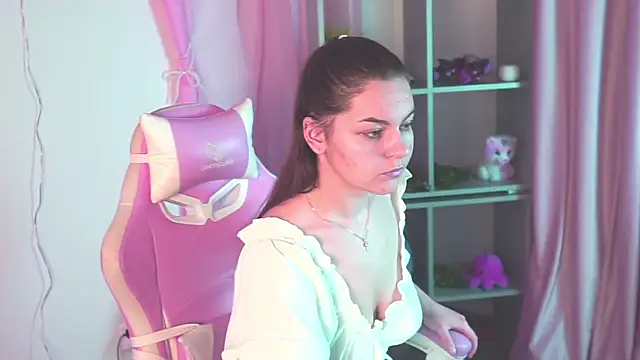 FrancescaCavaliere online show from 12-17-25, 08:19