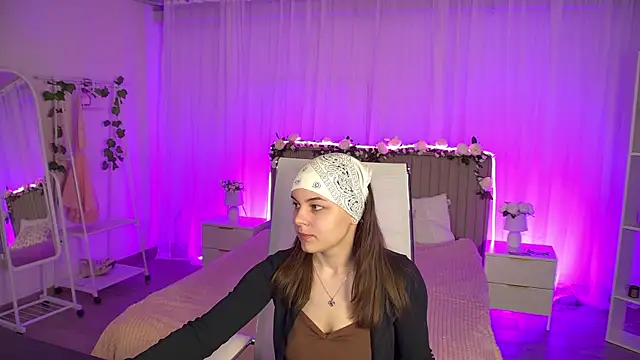 Snapshot of FrancescaCavaliere chatting on 05-05-26, 06:49 FrancescaCavaliere online show from 05-05-26, 06:49