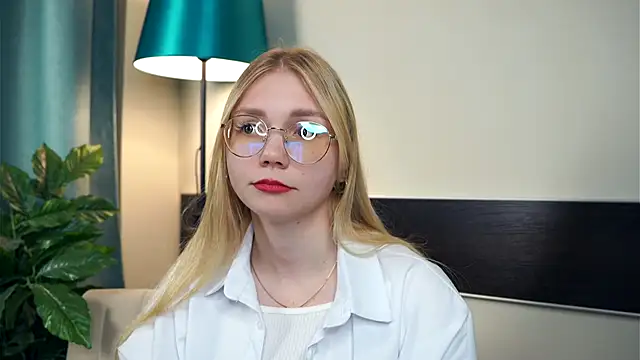 Snapshot of UnDesiga chatting on 11-12-25, 07:34 UnDesiga online show from 11-12-25, 07:34