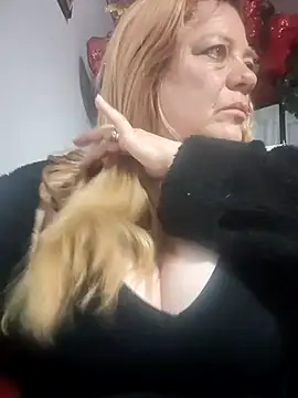 karlaanqui1 online show from 12-18-25, 10:52