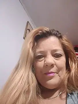 karlaanqui1 online show from 12-17-25, 09:03