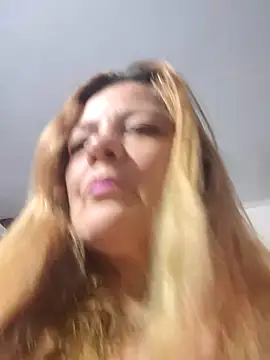 karlaanqui1 online show from 12-04-25, 05:56