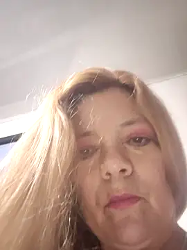 karlaanqui1 online show from 04-17-26, 09:56