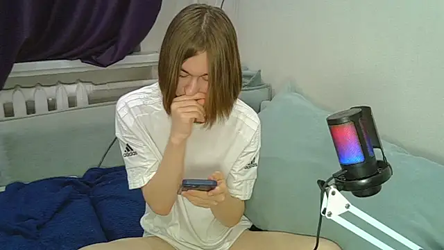 kr1sfemboy online show from 11-13-25, 07:40