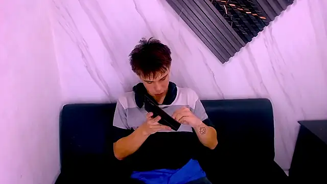 Liam York  online show from 04-08-26, 04:25