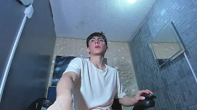 ElanGiraldo online show from 04-28-26, 11:20