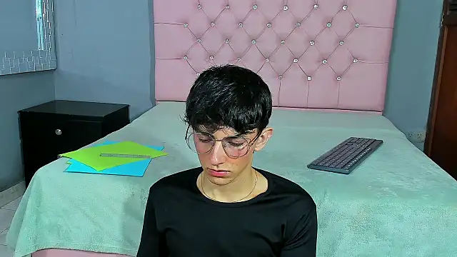 ElanGiraldo online show from 01-13-26, 09:52