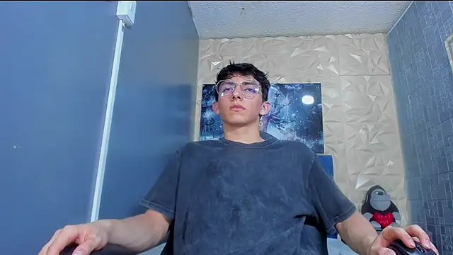 ElanGiraldo online show from 06-22-26, 11:35