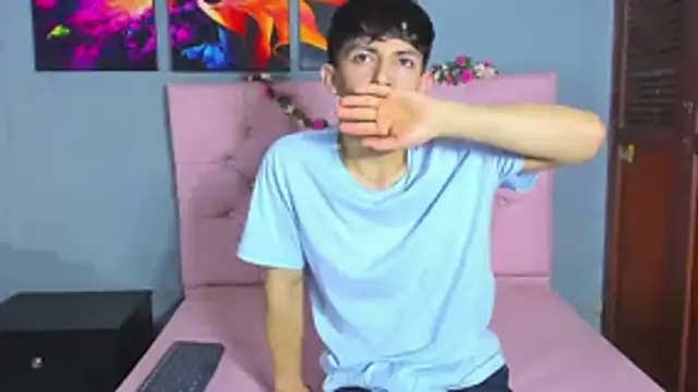 ElanGiraldo online show from 11-26-25, 10:10