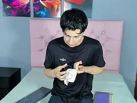 ElanGiraldo online show from 01-10-26, 11:00