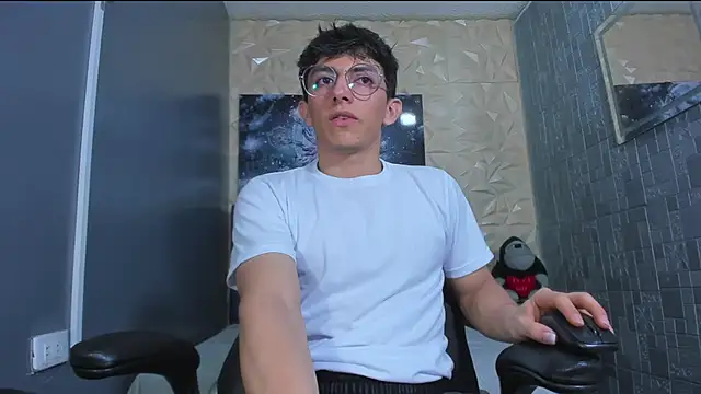 ElanGiraldo online show from 06-16-26, 11:16