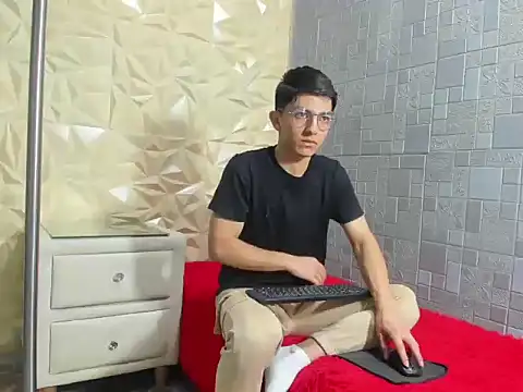 Snapshot of ElanGiraldo chatting on 02-04-26, 12:22 ElanGiraldo online show from 02-04-26, 12:22