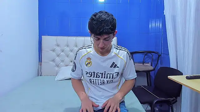 ElanGiraldo online show from 06-20-26, 09:42