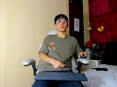 Snapshot of ElanGiraldo chatting on 02-28-26, 10:42 ElanGiraldo online show from 02-28-26, 10:42