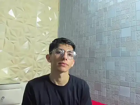 Snapshot of ElanGiraldo chatting on 02-03-26, 11:43 ElanGiraldo online show from 02-03-26, 11:43