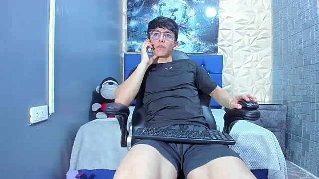 ElanGiraldo online show from 05-08-26, 11:30