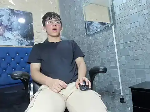 ElanGiraldo online show from 03-11-26, 01:43