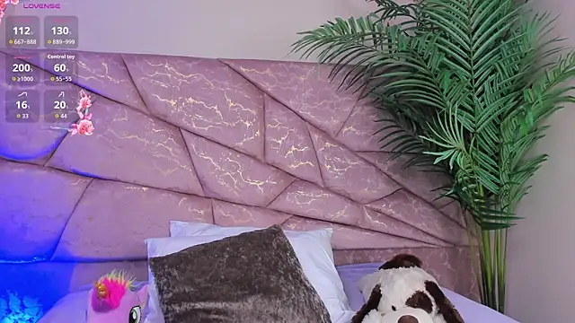  Naomi Fox  online show from 12-16-25, 03:55