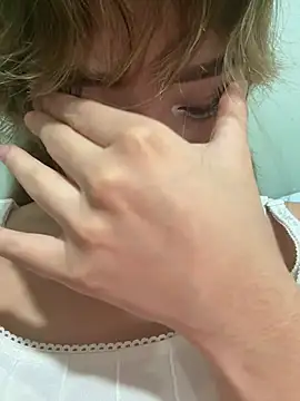 Snapshot of latinahorny11 chatting on 02-14-26, 05:18 latinahorny11 online show from 02-14-26, 05:18