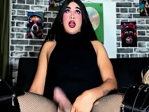 Snapshot of aurora_russo_ chatting on 12-19-25, 04:05 aurora russo online show from 12-19-25, 04:05