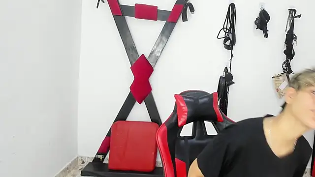 Lily and Lina online show from 11-25-25, 12:16