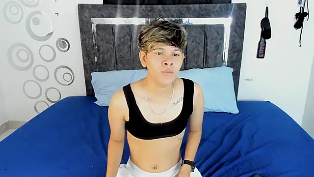 Lily and Lina online show from 11-22-25, 12:15