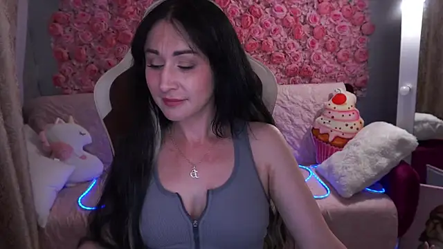 CarolinaaFoxyyy online show from 05-26-26, 06:28