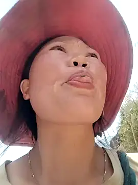 Snapshot of blonde_blg chatting on 04-10-26, 05:47 blonde blg online show from 04-10-26, 05:47