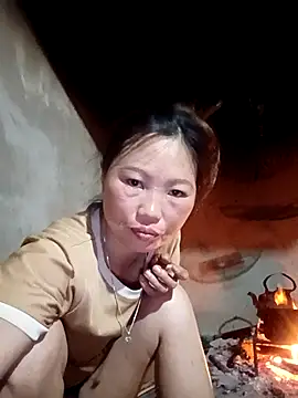 Snapshot of blonde_blg chatting on 04-13-26, 12:31 blonde blg online show from 04-13-26, 12:31